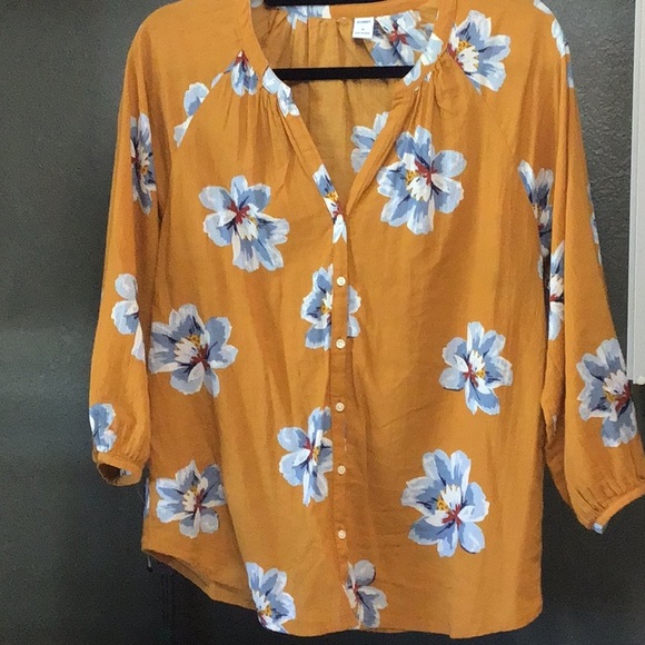 Old Navy Tops - Old Navy top size M